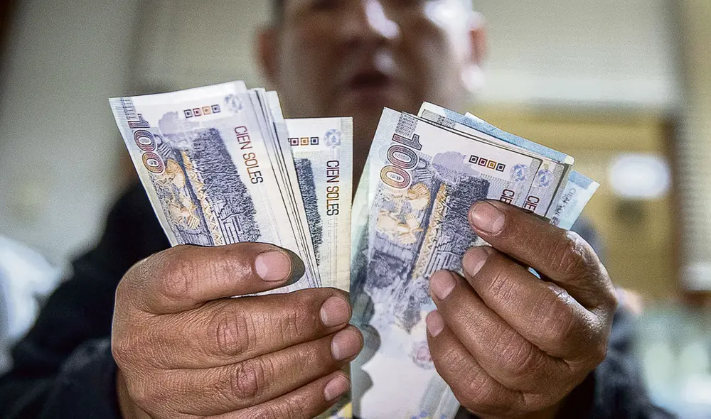 Pago. Los trabajadores beneficiados reciben el aguinaldo por Navidad junto con su remuneración mensual de diciembre. Foto: difusión