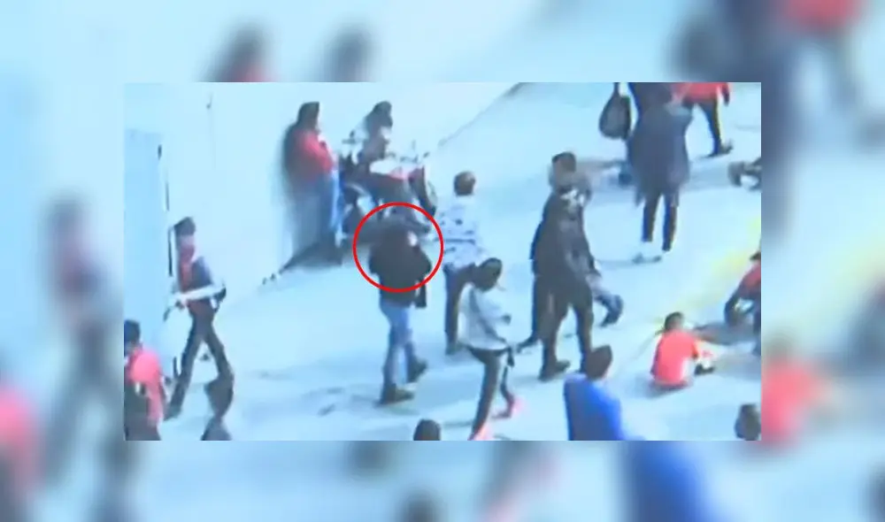 Una delincuente que escupía a transeúntes para distraerlos fue detenida. (Foto: Captura de video / ATV Noticias)