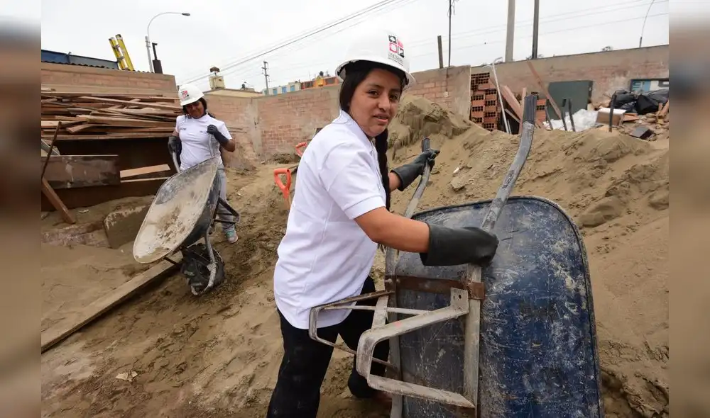 Mujeres se abren espacio en industria de la construcción