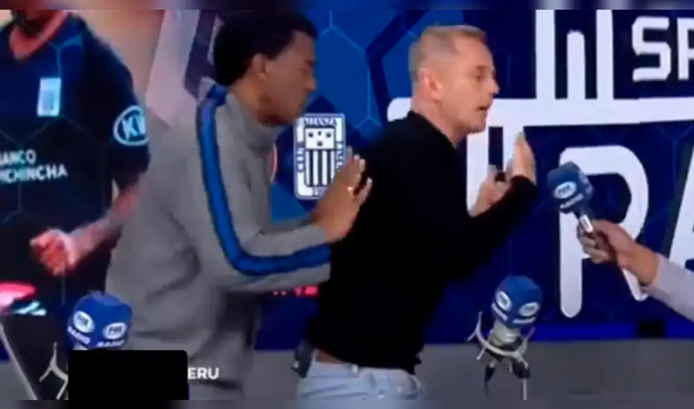 Alianza Lima: Julio César Uribe y Julinho recrean jugada polémica de Federico Rodríguez. Foto: Captura de video. Alianza Lima: Julio César Uribe y Julinho recrean jugada polémica de Federico Rodríguez. Foto: Captura de video.