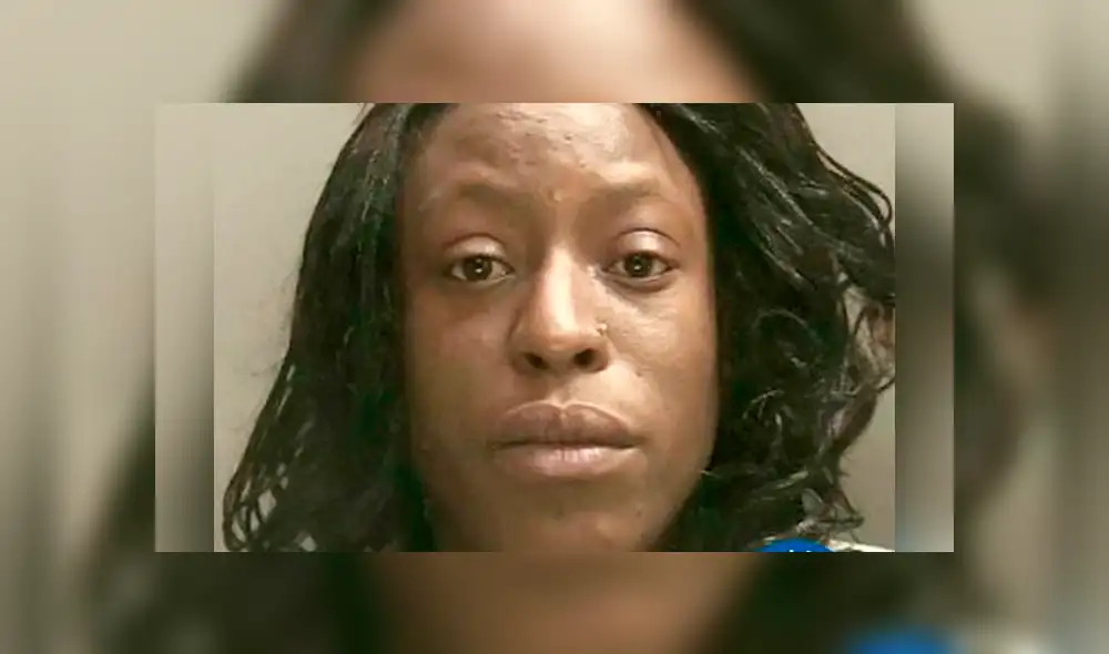 No soportó que la sacaran a empujones del bar cuando celebraba el Año Nuevo y agredió salvajemente a un agente policial. (Foto: Mirror) No soportó que la sacaran a empujones del bar cuando celebraba el Año Nuevo y agredió salvajemente a un agente policial. (Foto: Mirror)