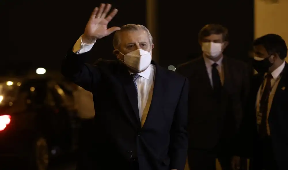 Oscar Maúrtua, al igual que el resto del gabinete de Guido Bellido, recibió el voto de confianza el jueves por parte del Congreso de la República. Foto: Aldair Mejía/La República Oscar Maúrtua, al igual que el resto del gabinete de Guido Bellido, recibió el voto de confianza el jueves por parte del Congreso de la República. Foto: Aldair Mejía/La República