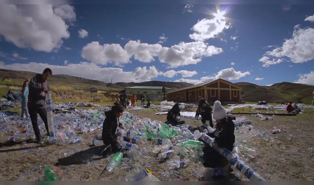 Plástico que calienta y salva vidas [VIDEO]