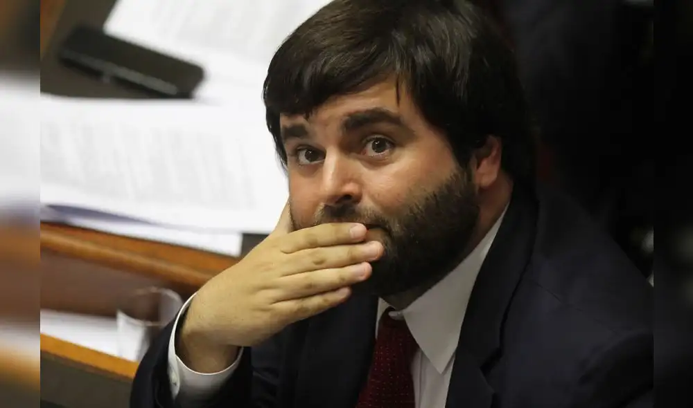 Se concretan las renuncias  de tres congresistas al oficialismo