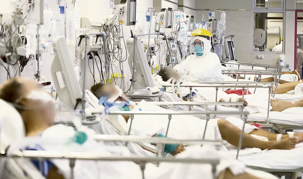 Preocupante. Los hospitales de Piura, Loreto, Puno e Ica se están llenando de pacientes graves. Los ambientes de UCI ya volvieron a estar como antes. Es importante que la población refuerce el autocuidado. Foto: John Reyes/La República Preocupante. Los hospitales de Piura, Loreto, Puno e Ica se están llenando de pacientes graves. Los ambientes de UCI ya volvieron a estar como antes. Es importante que la población refuerce el autocuidado. Foto: John Reyes/La República