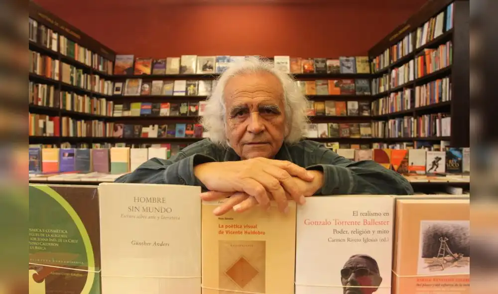 Nicaragua confiere Orden Rubén Darío al poeta Arturo Corcuera Nicaragua confiere Orden Rubén Darío al poeta Arturo Corcuera