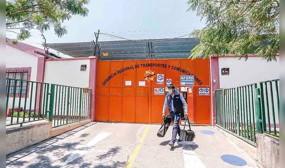 en la mira. Cuestionan entrega de vales en Transportes.