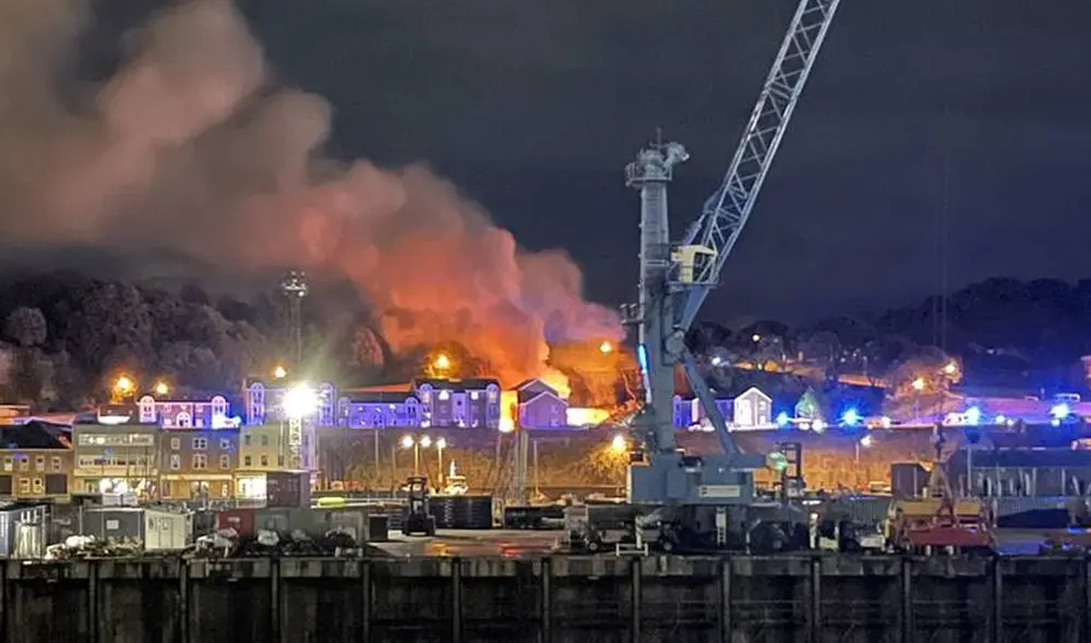 El estallido se produjo a las 04.00 de la madrugada (hora local) Foto: @TheInsiderPaper/Twitter El estallido se produjo a las 04.00 de la madrugada (hora local) Foto: @TheInsiderPaper/Twitter