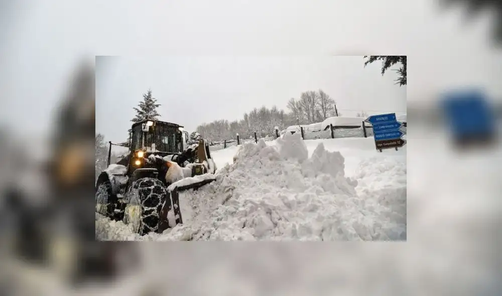 Italia: Al menos 20 personas quedaron atrapadas en un hotel sobre el que cayó una avalancha