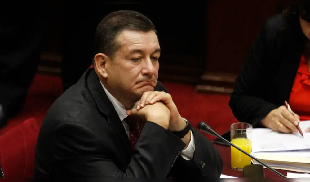 Reátegui reaparece en el Congreso, pero es aislado por fujimoristas [VIDEO]