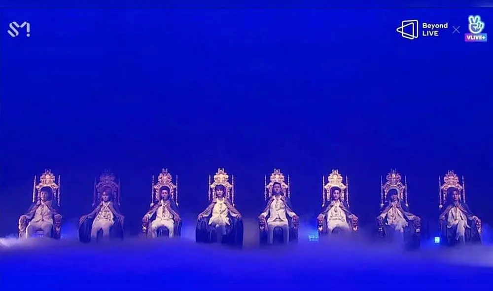 Desliza para ver más fotos de SUPER JUNIOR en los Beyond Live. Créditos: SM Entertainment