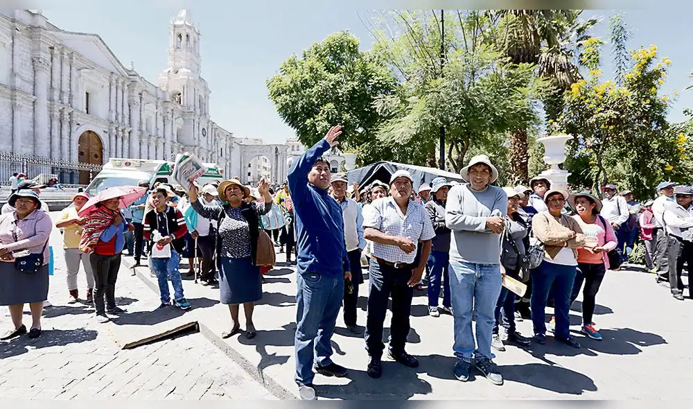 Otro lío por terrenos invadidos implica al renunciante alcalde de Arequipa