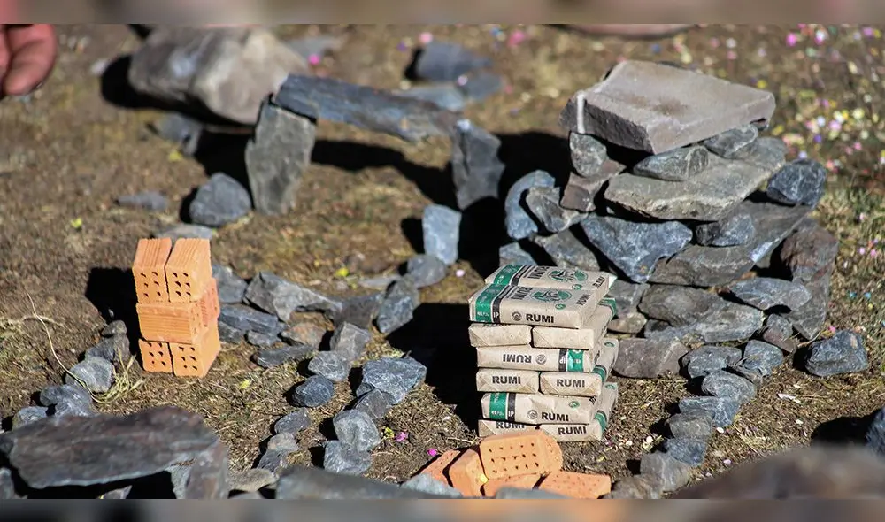 Feligreses esperan recibir la bendición del Taytacha Qoyllorit'i. Feligreses esperan recibir la bendición del Taytacha Qoyllorit'i.