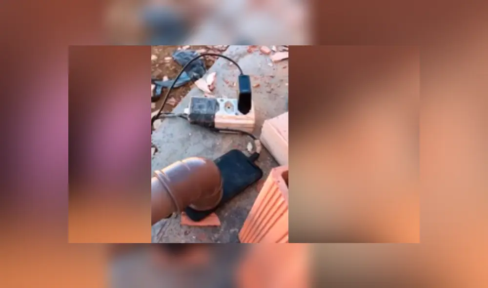 Albañil ingenió una curiosa maniobra para hacer que la música de su celular llegue hasta donde él estaba