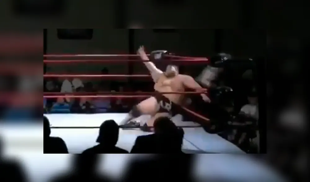 Facebook viral: Luchador se cree el ganador de combate, pero rival reacciona y le da severa lección [VIDEO] 