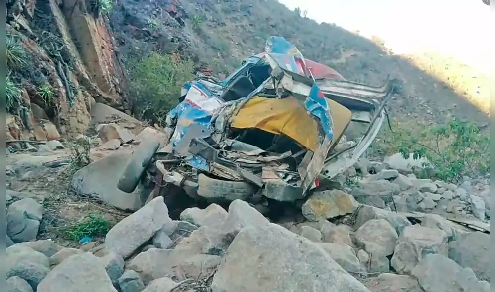 La Libertad: volcadura de combi deja 18 muertos y dos heridos
