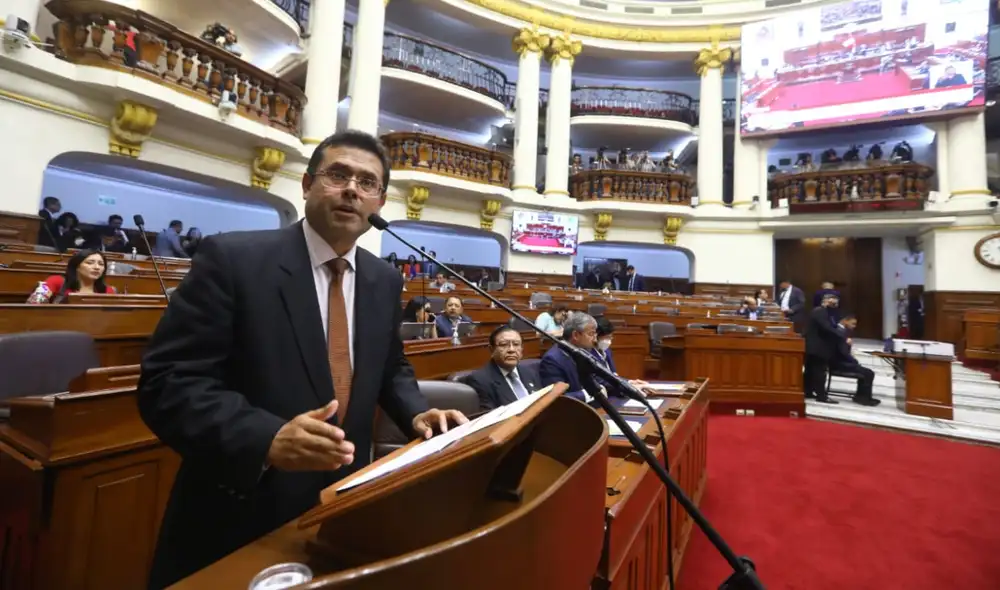 Julio Tello explicó las propuestas de Ejecutivo para adelanto de elecciones. Foto: Congreso de la República. Julio Tello explicó las propuestas de Ejecutivo para adelanto de elecciones. Foto: Congreso de la República.