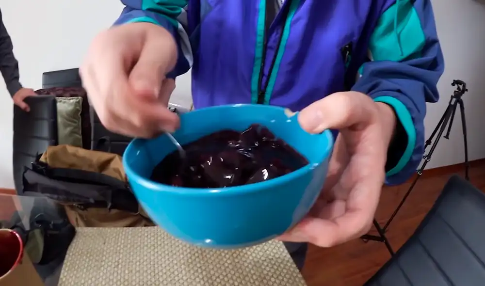 Esta presentación de un litro alcanza para varias personas. Foto: elcholomena / YouTube Esta presentación de un litro alcanza para varias personas. Foto: elcholomena / YouTube