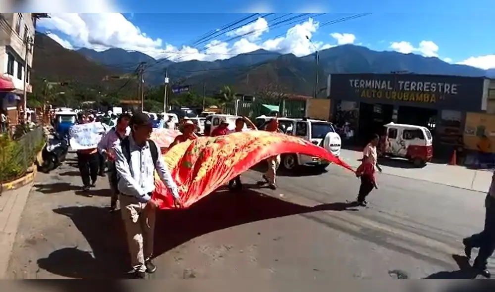 Cocaleros se suman a huelga realizada por trabajadores de Enaco en La Convención, Cusco. Cocaleros se suman a huelga realizada por trabajadores de Enaco en La Convención, Cusco.