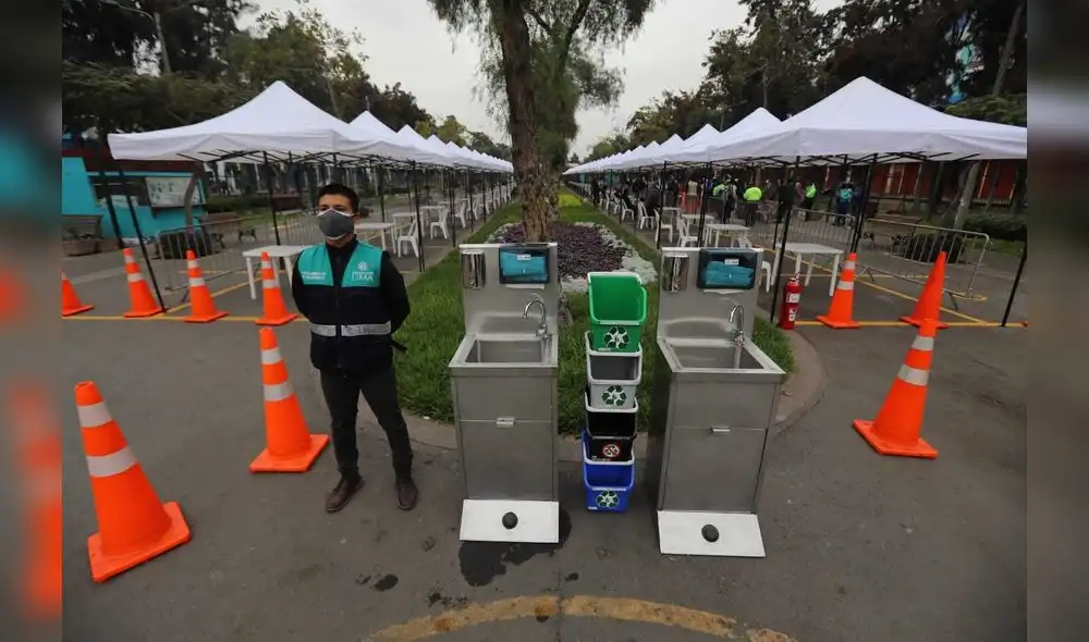 Muñoz presentó instalaciones donde reubicarán a comerciantes ambulantes. Foto: Jorge Cerdán / La República.