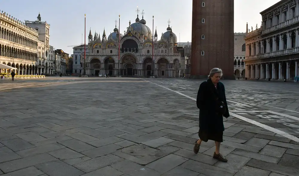 Desierta Plaza de San Marcos y su basílica en Venecia, después de que Italia impusiera restricciones nacionales sin precedentes a sus 60 millones de personas para controlar el mortal coronavirus Covid-19. Desierta Plaza de San Marcos y su basílica en Venecia, después de que Italia impusiera restricciones nacionales sin precedentes a sus 60 millones de personas para controlar el mortal coronavirus Covid-19.