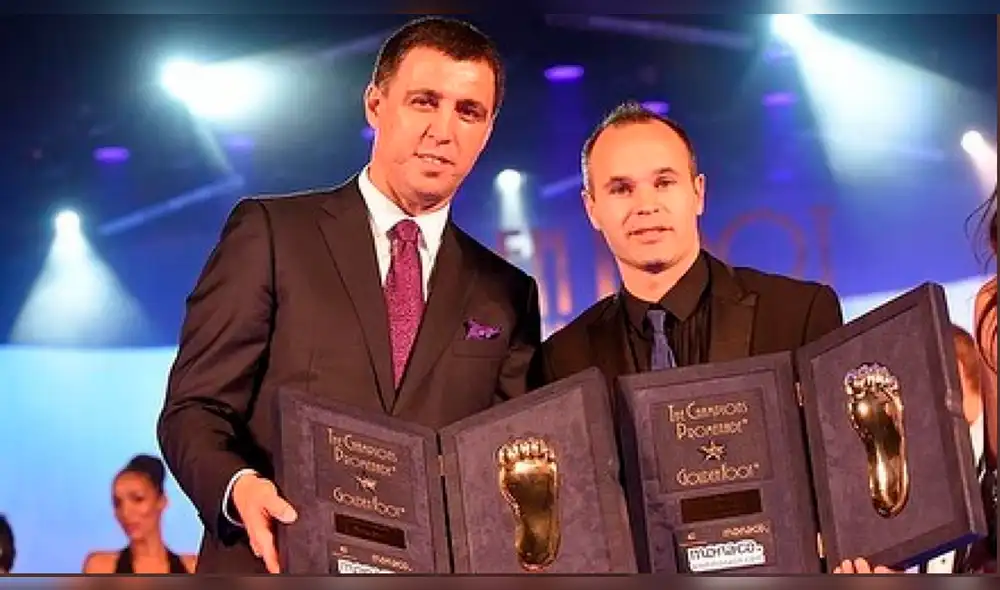 Haka Sukur: Marcó el gol más rápido de los Mundiales y hoy se gana la vida manejando Uber. Haka Sukur: Marcó el gol más rápido de los Mundiales y hoy se gana la vida manejando Uber.