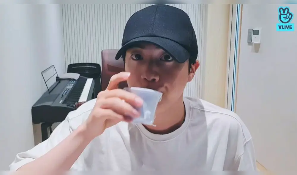 Desliza para ver más fotos de Jin de BTS. Créditos: V Live