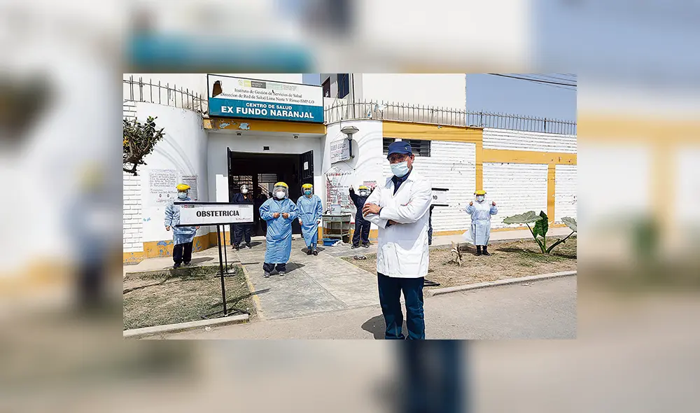 RECETA. El Dr. Jorge Luis Escobar Chuquiray y su equipo en el Centro de Salud Ex Fundo Naranjal. Para él, la organización vecinal es fundamental contra el virus. (Foto: Félix Contreras) RECETA. El Dr. Jorge Luis Escobar Chuquiray y su equipo en el Centro de Salud Ex Fundo Naranjal. Para él, la organización vecinal es fundamental contra el virus. (Foto: Félix Contreras)