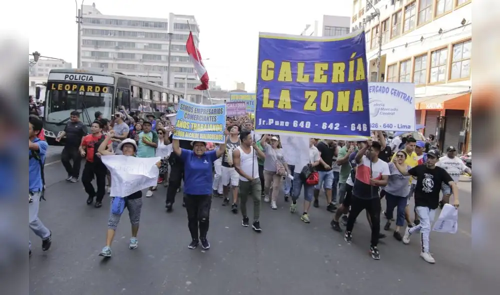 Mesa Redonda : nuevamente los comerciantes toman las calles de Lima. [FOTOS]