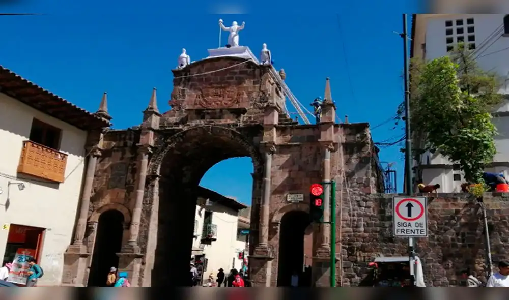 Cusco: Expertos hacen limpieza del arco de Santa Clara [VIDEO]