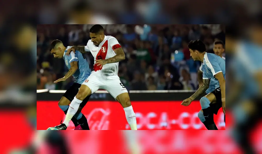 El delantero estuvo bien marcado por los uruguayos en el campo. Créditos: EFE El delantero estuvo bien marcado por los uruguayos en el campo. Créditos: EFE