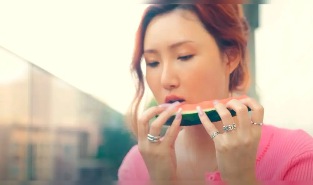 Desliza para ver más fotos de Hwasa de MAMAMOO. Créditos: Rainbow Bridge World Desliza para ver más fotos de Hwasa de MAMAMOO. Créditos: Rainbow Bridge World