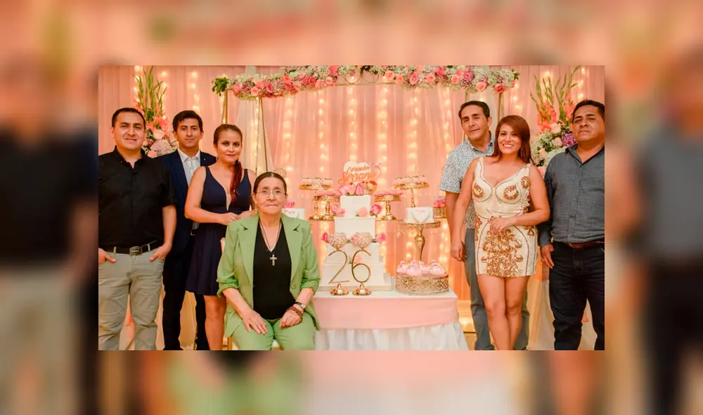 Corazón Serrano festeja su 26 aniversario y cantantes sorprenden con su sexys looks Corazón Serrano festeja su 26 aniversario y cantantes sorprenden con su sexys looks