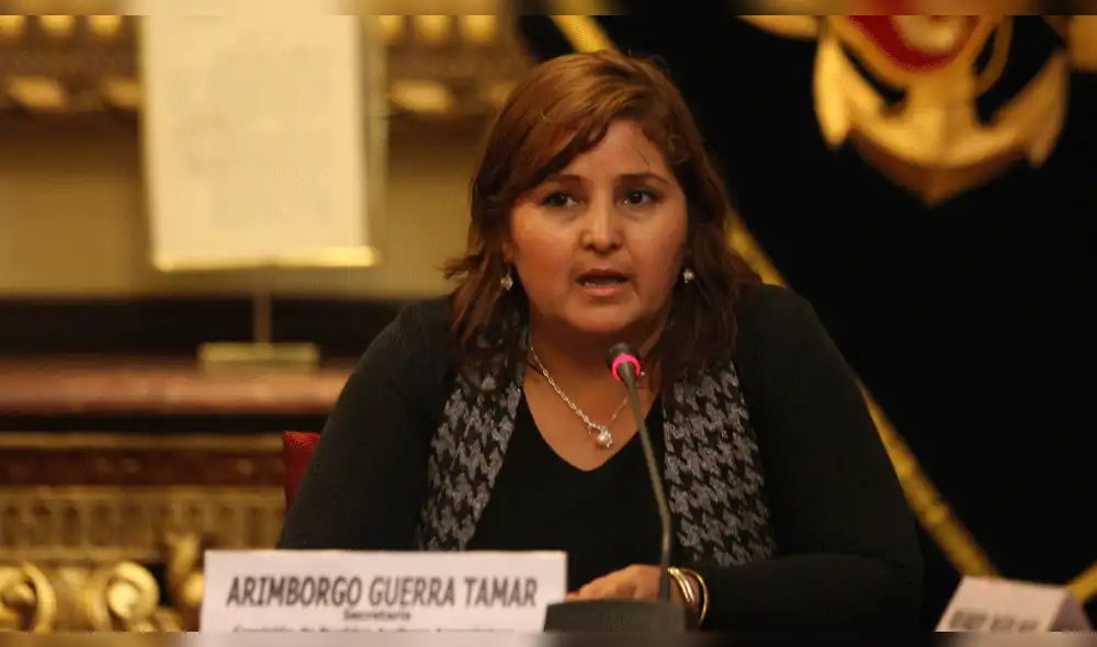 Fujimorista pide que parlamentarias acudan a Ética por usar hashtag contra violadores Fujimorista pide que parlamentarias acudan a Ética por usar hashtag contra violadores