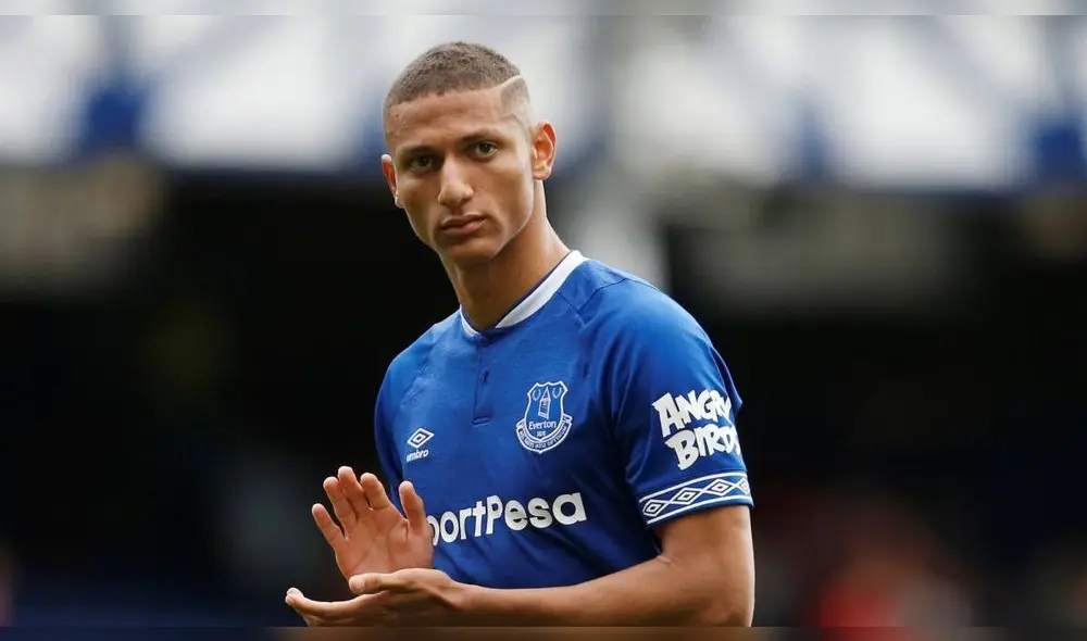 Richarlison le hace un tributo a Ronaldo usando su corte del 2002. Richarlison le hace un tributo a Ronaldo usando su corte del 2002.