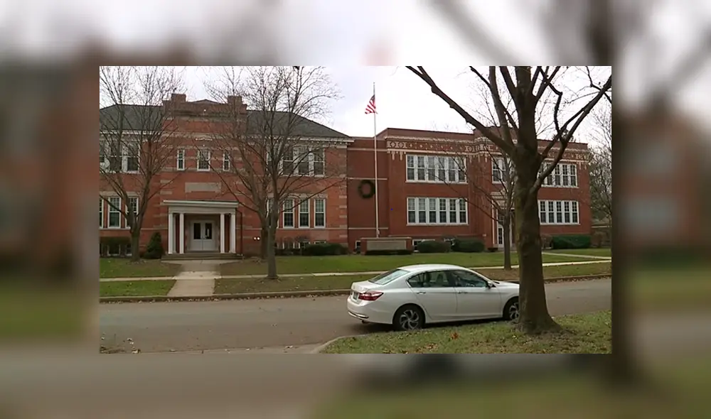 Profesor afronta investigación tras pedirle a su alumno que le frote crema en la espalda [VIDEO]