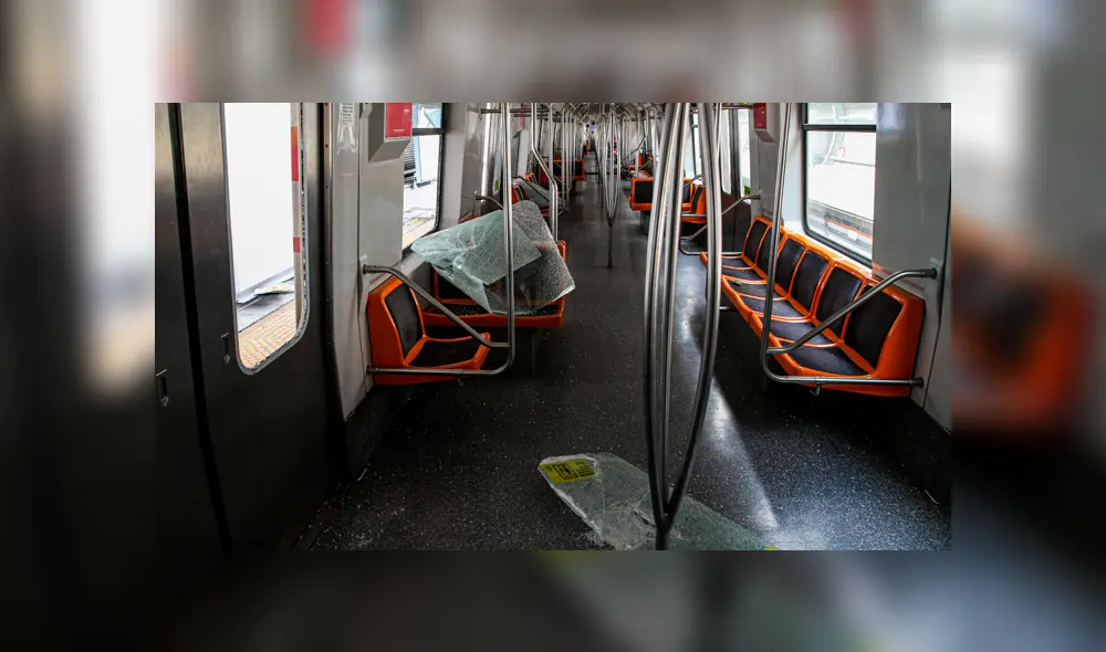 Crisis en Chile: Metro de Santiago luce irreconocible tras incendios por protestas Crisis en Chile: Metro de Santiago luce irreconocible tras incendios por protestas