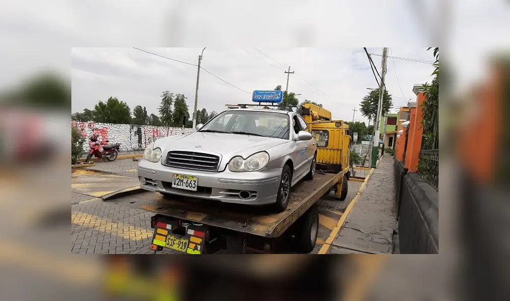 Malhechores dejaron abandonado el vehículo, aparentemente por falta de combustible.