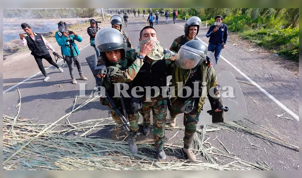 Agente de la Policía resulta herido luego de recibir una pedrada durante enfrentamiento con la población.