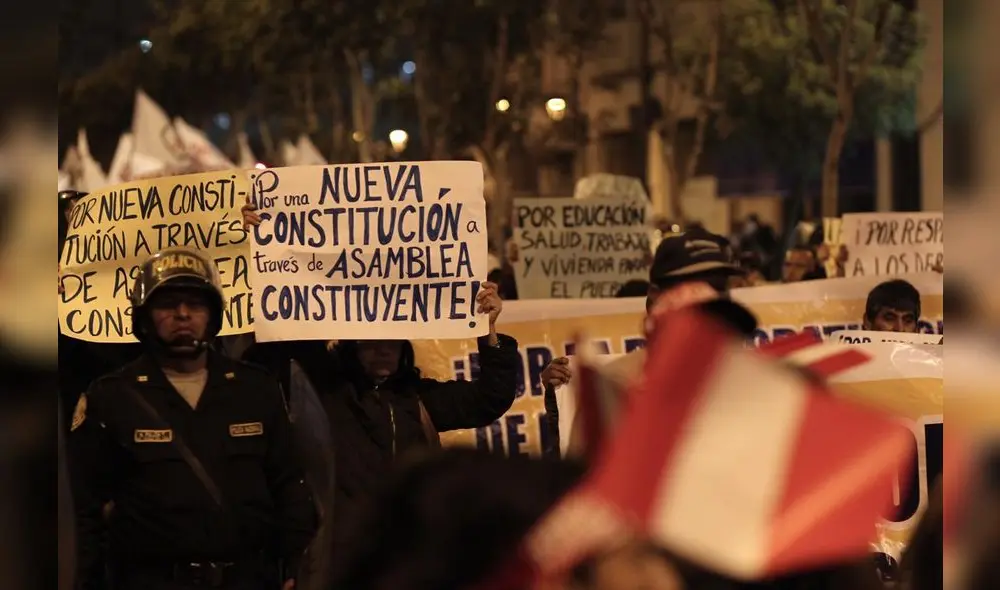 Ciudadanía marchó este jueves en respaldo al cierre del Congreso