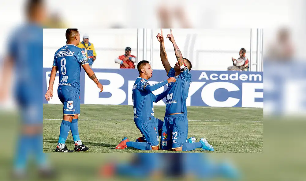 Homenaje. Donald Millán marca su tanto de penal y apunta al cielo. Los jugadores de Binacional dedicaron el triunfo a Vergara, quien falleció el lunes pasado. Crédito: Oswald Charca Homenaje. Donald Millán marca su tanto de penal y apunta al cielo. Los jugadores de Binacional dedicaron el triunfo a Vergara, quien falleció el lunes pasado. Crédito: Oswald Charca