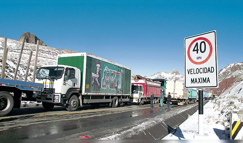 Peregrinos que regresaban de Madre de Dios quedaron varados por intensa nevada Peregrinos que regresaban de Madre de Dios quedaron varados por intensa nevada