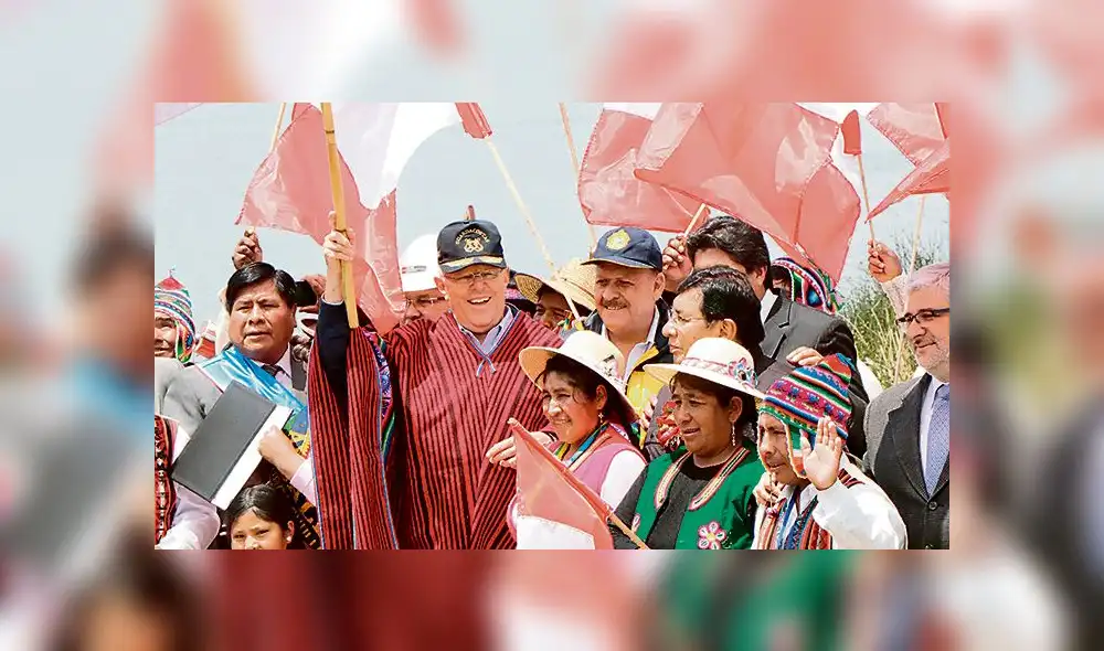 Critican al gobernador Luque y al alcalde Flores por "franelear" a PPK  