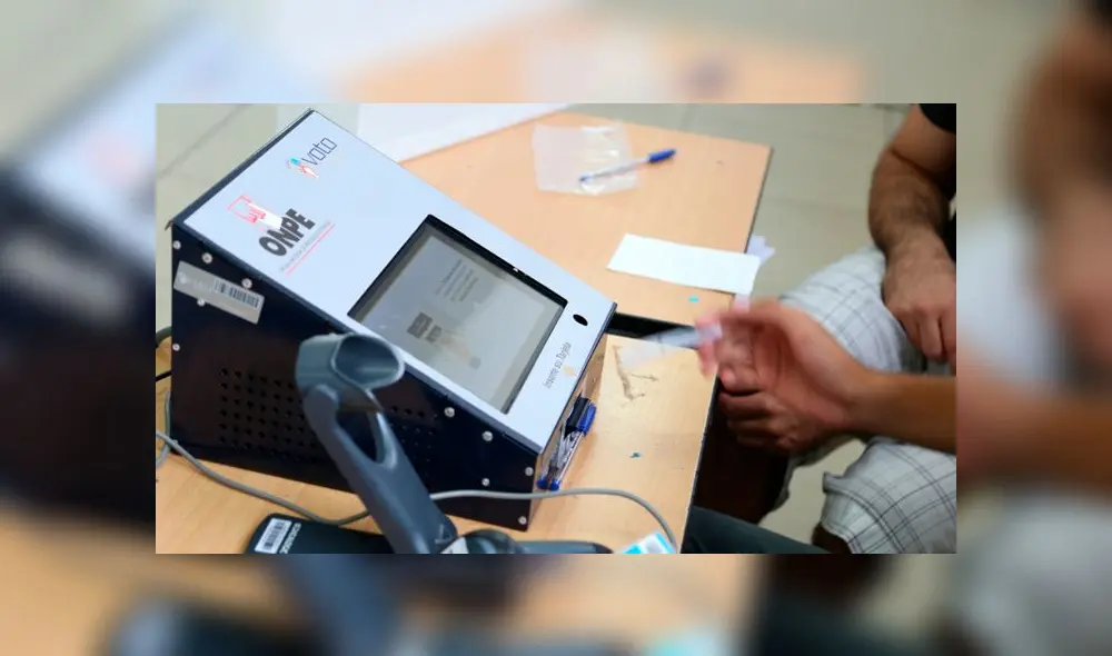 Fujimorista Lourdes Alcorta propone eliminar el voto electrónico