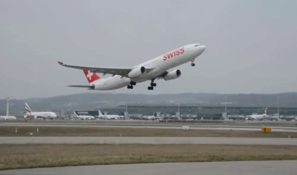 El exconductor de Latina ironizó con una foto del delantero peruano y la empresaria. El exconductor de Latina ironizó con una foto del delantero peruano y la empresaria.