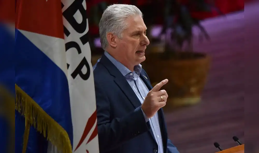 El presidente cubano Miguel Díaz-Canel pronuncia un discurso en el Palacio de las Convenciones de La Habana. Foto: AFP