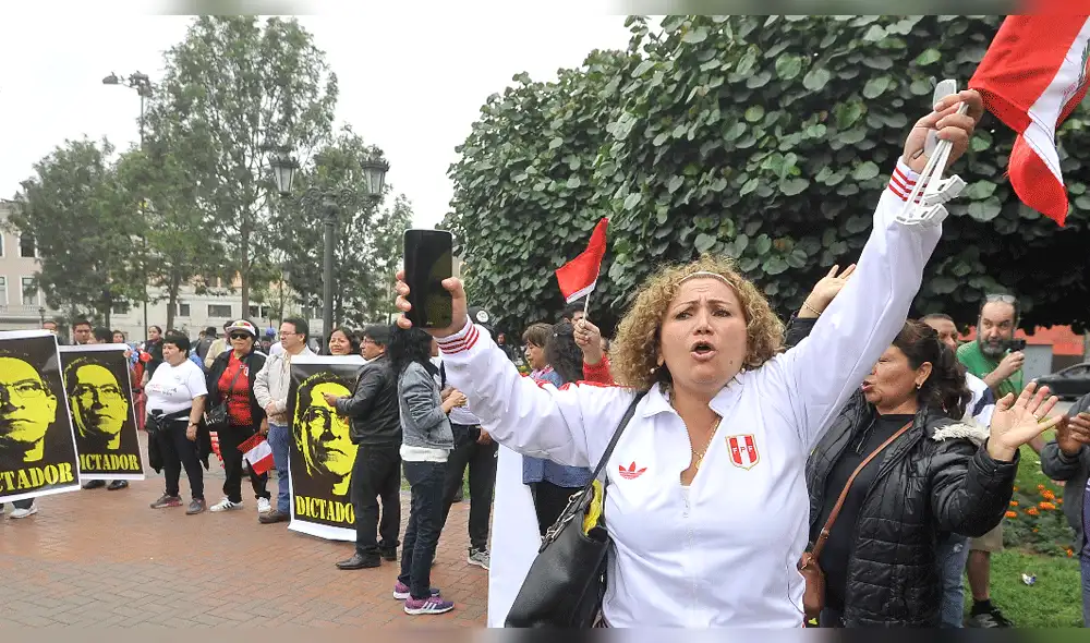 Plantón contra disolución del Congreso tuvo poca asistencia [FOTOS]