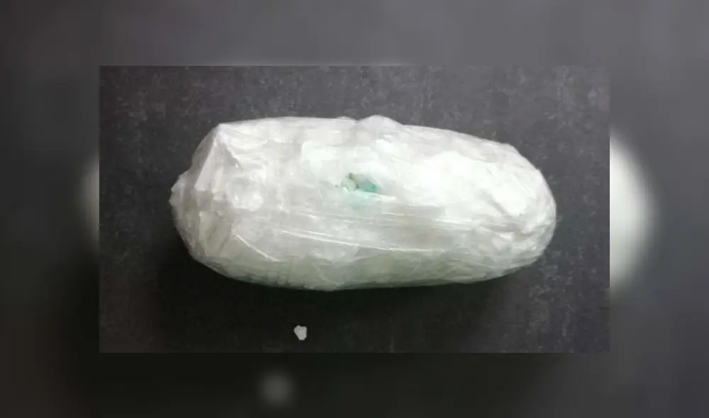 Joven camufló las sustancias ilícitas entre toallas higiénicas. (Foto: PNP) Joven camufló las sustancias ilícitas entre toallas higiénicas. (Foto: PNP)