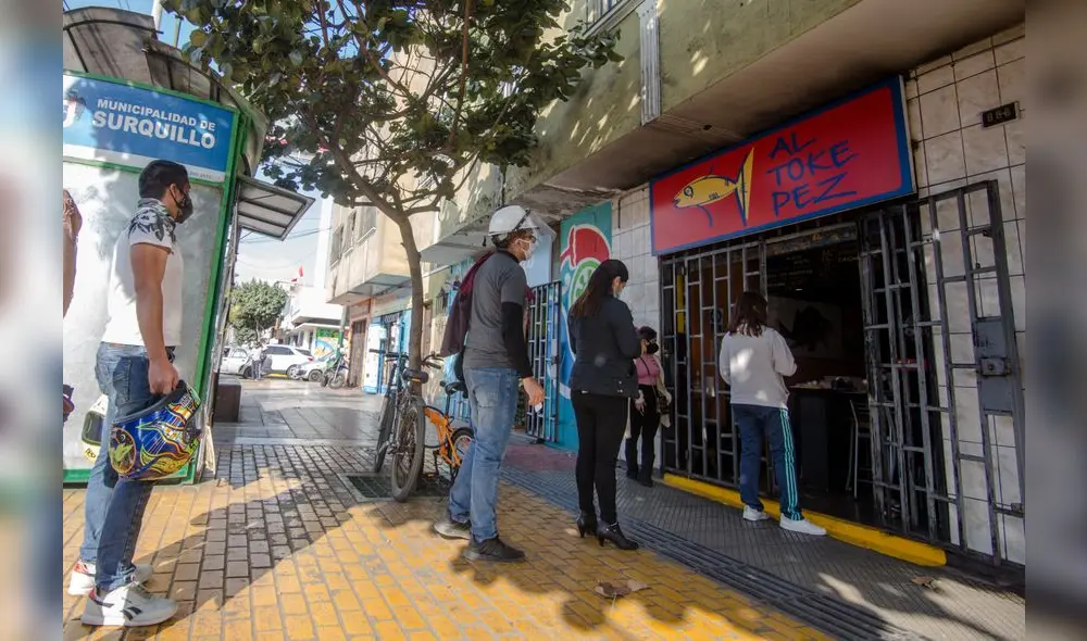 Al Toke Pez volvió a
la actividad a puerta cerrada. Toda la comida es para llevar. Crédito: John Reyes Al Toke Pez volvió a
la actividad a puerta cerrada. Toda la comida es para llevar. Crédito: John Reyes