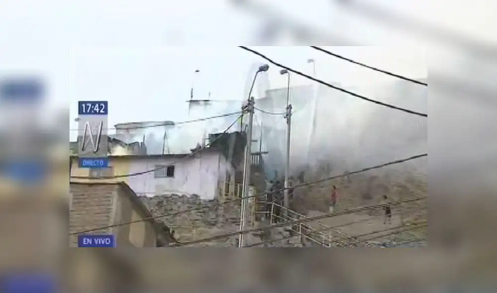 Incendio consume dos viviendas en Villa María del Triunfo [VIDEO] 